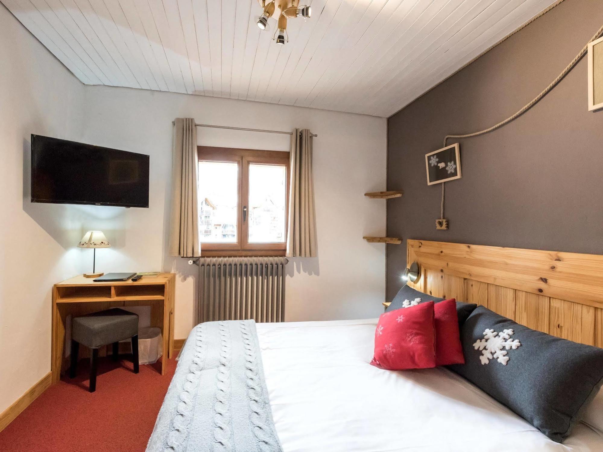 Hotel L'Ecureuil Auron Bagian luar foto