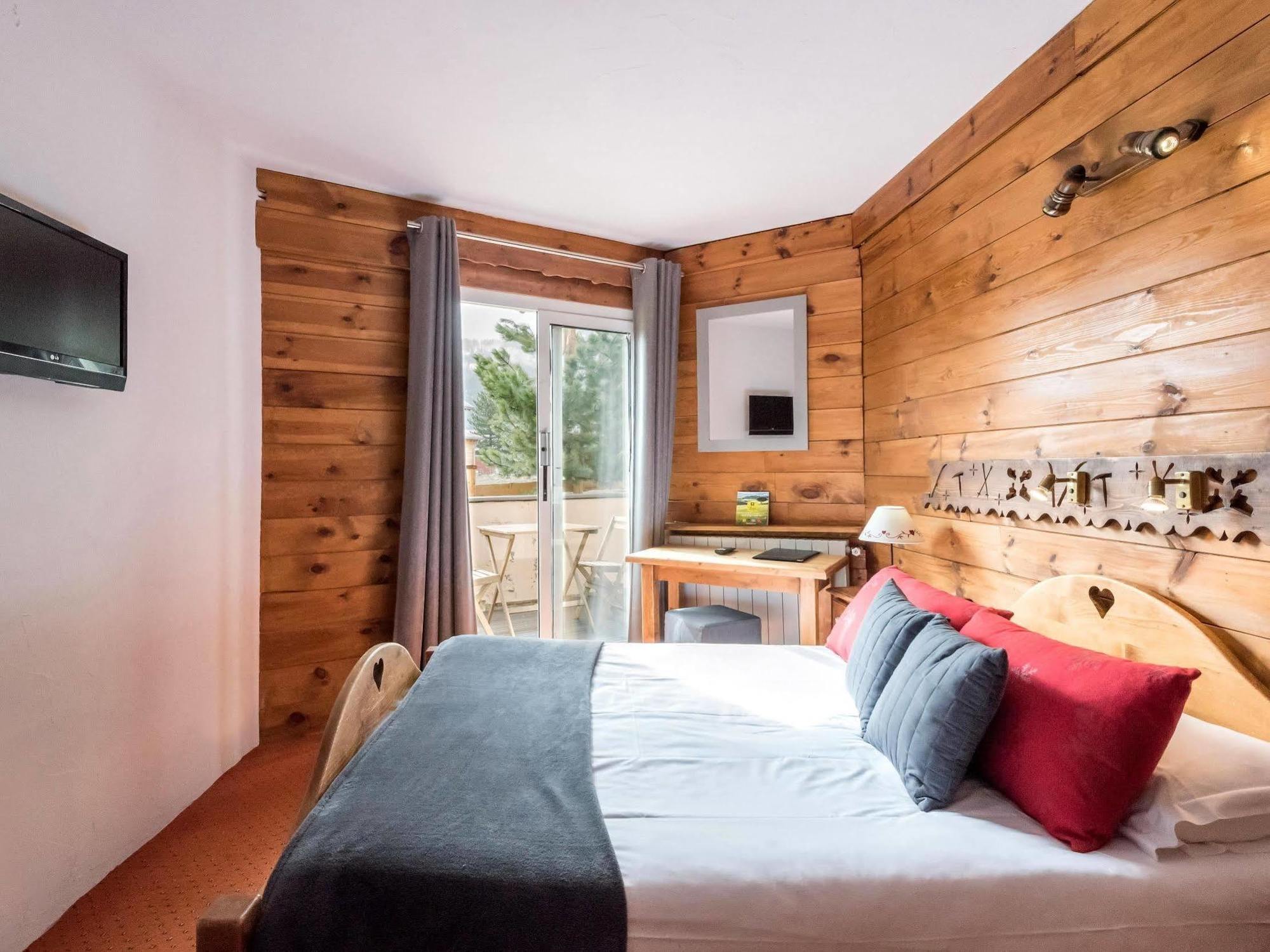 Hotel L'Ecureuil Auron Bagian luar foto